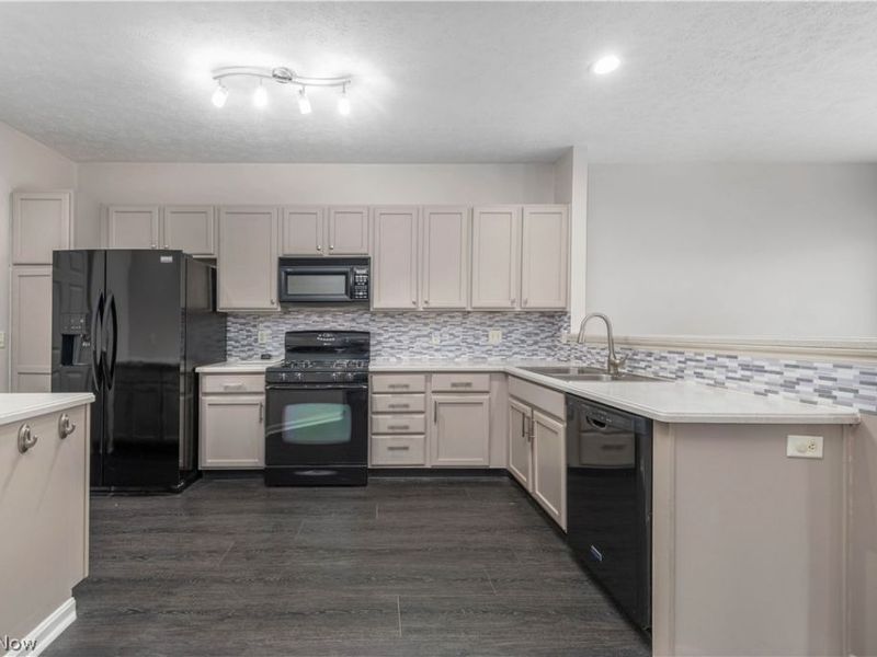 33136 Fairport Drive, Avon Lake, OH 44012 Photo 12