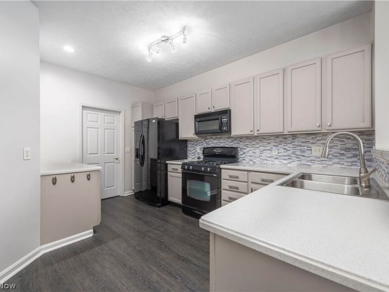 33136 Fairport Drive, Avon Lake, OH 44012 Photo 14