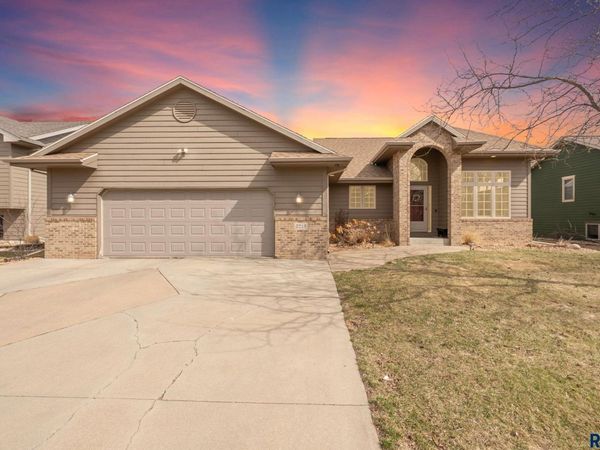2213 E 63rd St, Sioux Falls, SD 57108