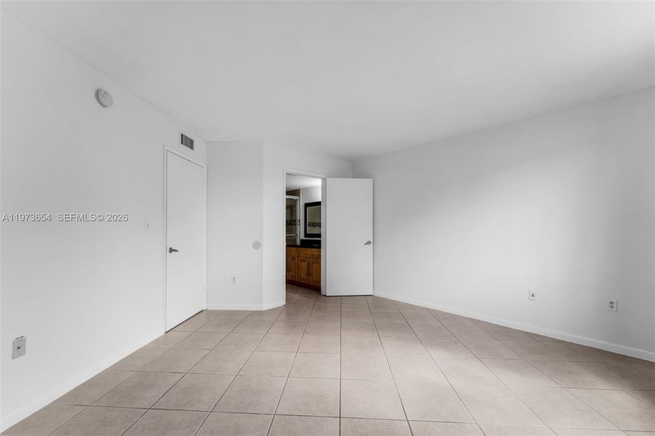 9735 Fontainebleau Blvd, Unit G103, Miami, FL 33172 Photo