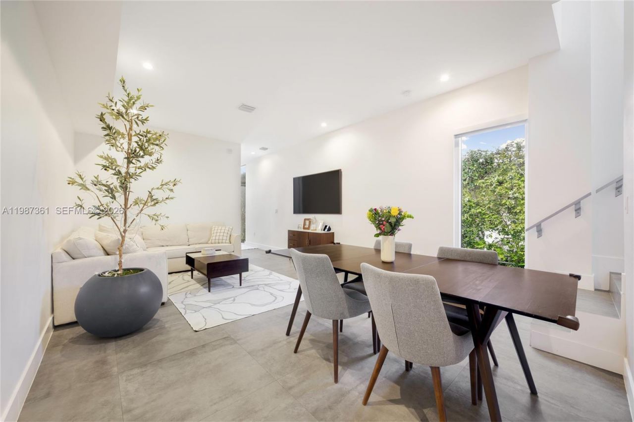 3655 SW 25th St , Unit 3655, Miami, FL 33133 Photo