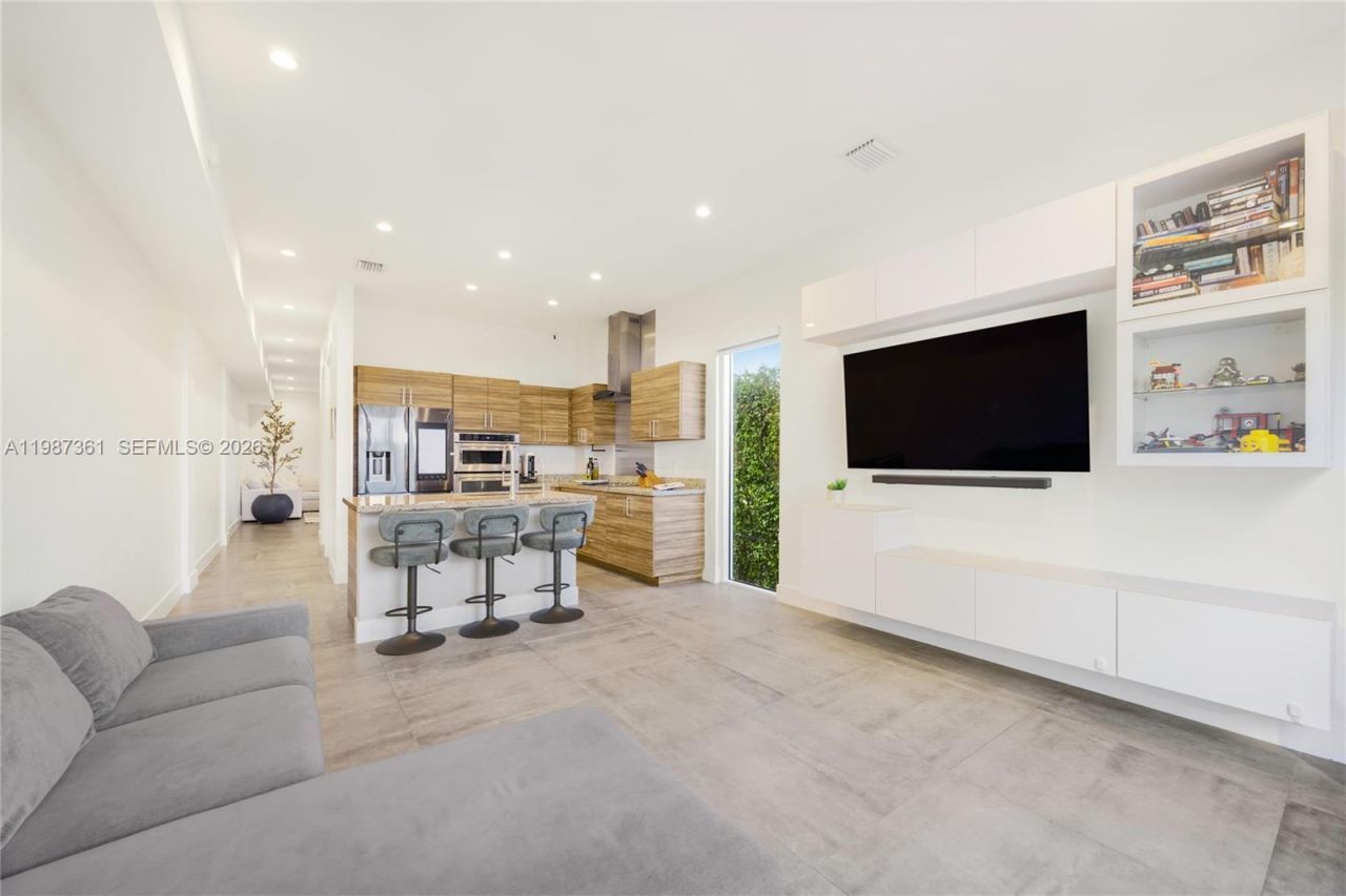 3655 SW 25th St , Unit 3655, Miami, FL 33133 Photo