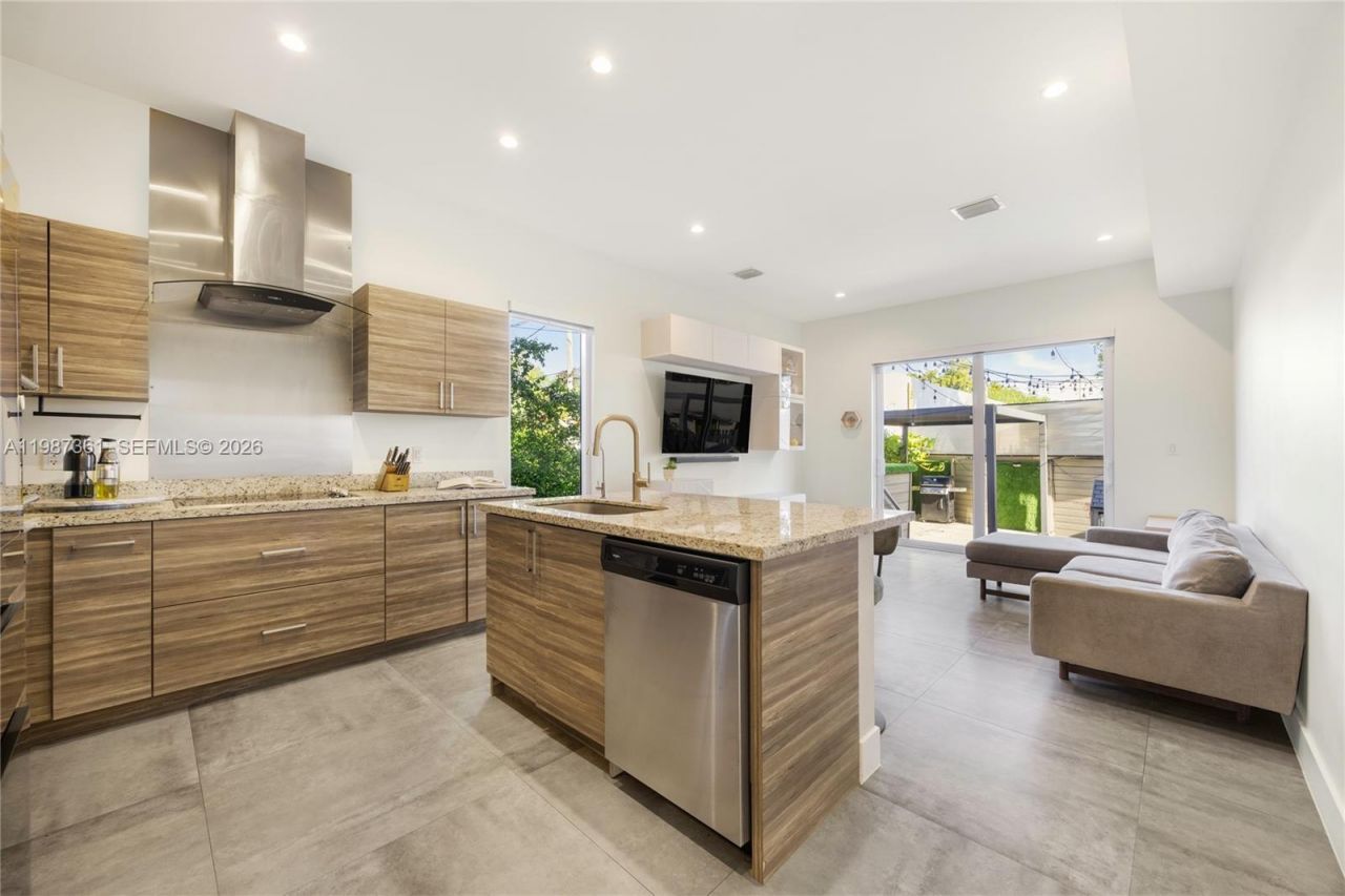 3655 SW 25th St , Unit 3655, Miami, FL 33133 Photo