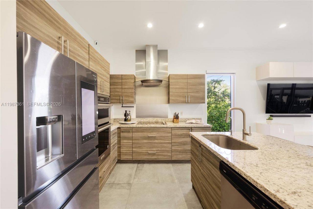 3655 SW 25th St , Unit 3655, Miami, FL 33133 Photo