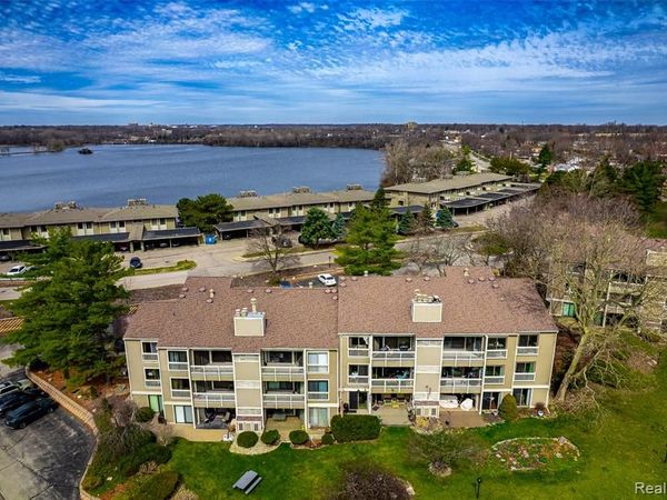 1695 Cliffs Landing, Ypsilanti, MI 48198