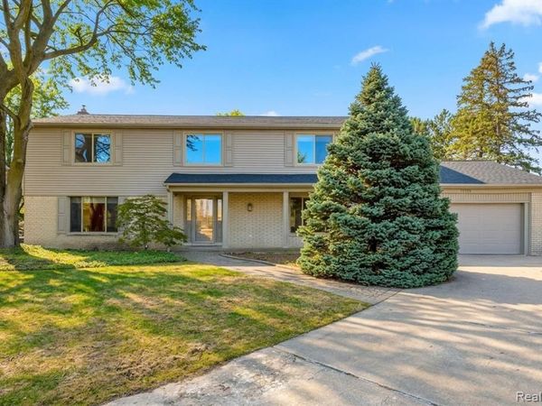 25339 Crown Point Court, Farmington Hills, MI 48335