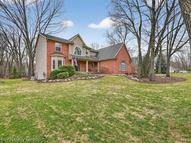 2227 Pine Bluffs Court, Highland Twp, MI 48357