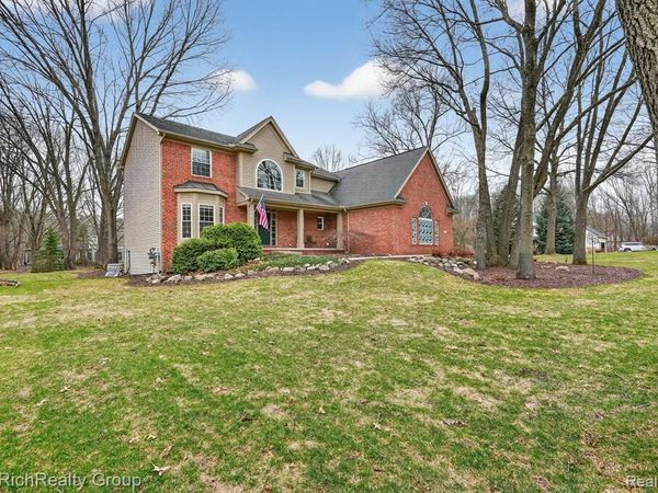 2227 Pine Bluffs Court, Highland Twp, MI 48357