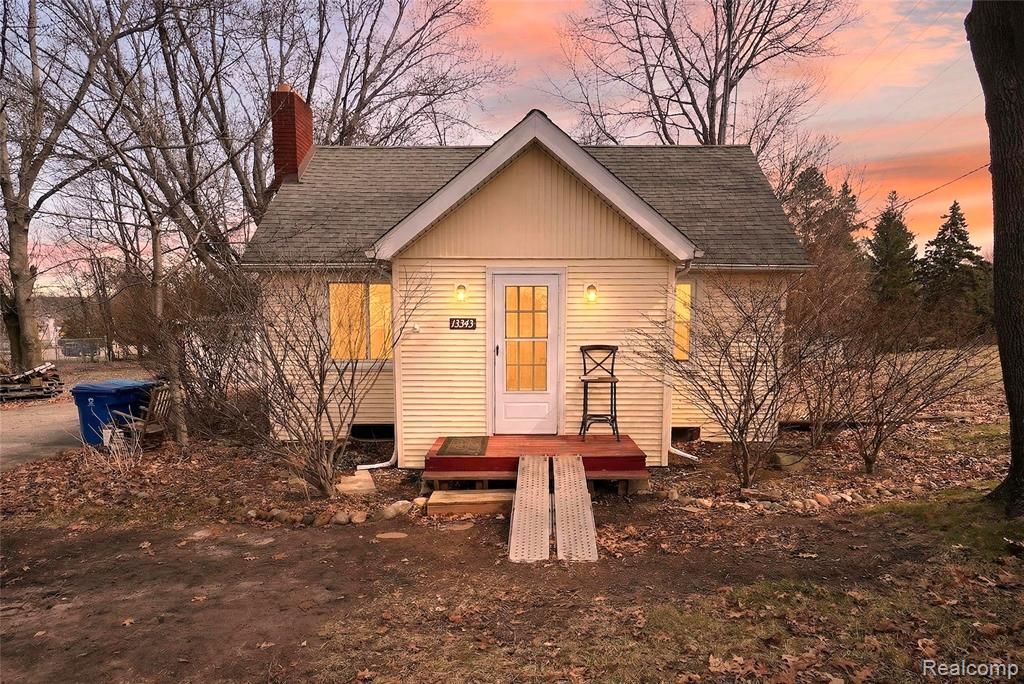 13343 N Fenton Road, Fenton Township, MI 48430 Main Photo