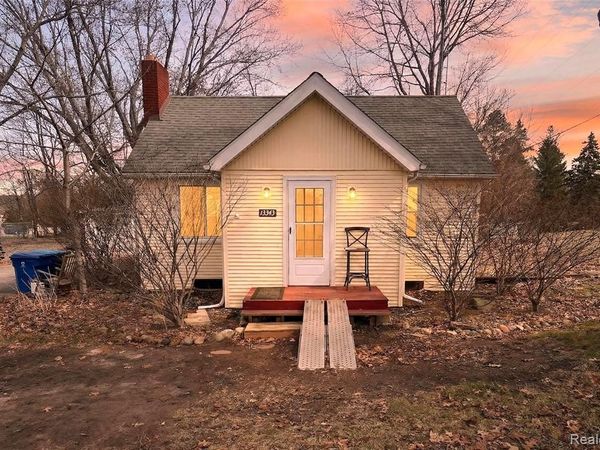 13343 N Fenton Road, Fenton Twp, MI 48430