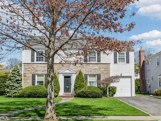 87 Kingsbury Road Garden City, NY 11530