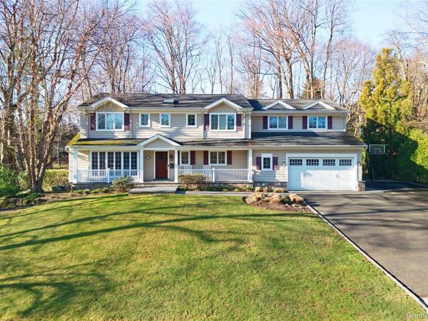 330 Chestnut Drive , East Hills, NY 11576