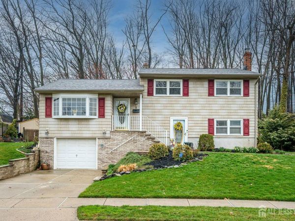 8 Adelphi Court, Edison, NJ 08837