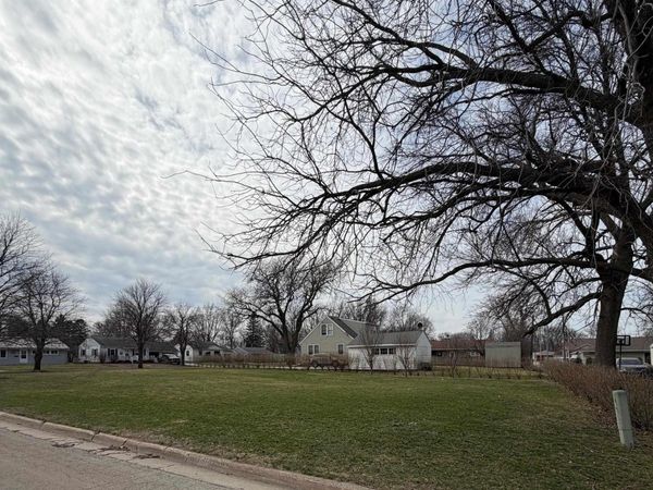 821 1St Avenue SE, Clarion, IA 50525