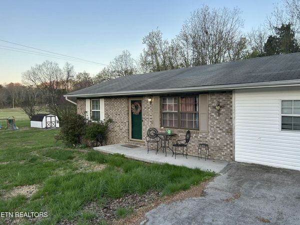 451 W Main St, Dandridge, TN 37725