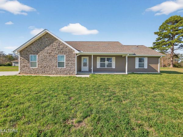 453 Hinch Mountain View Rd, Crossville, TN 38555