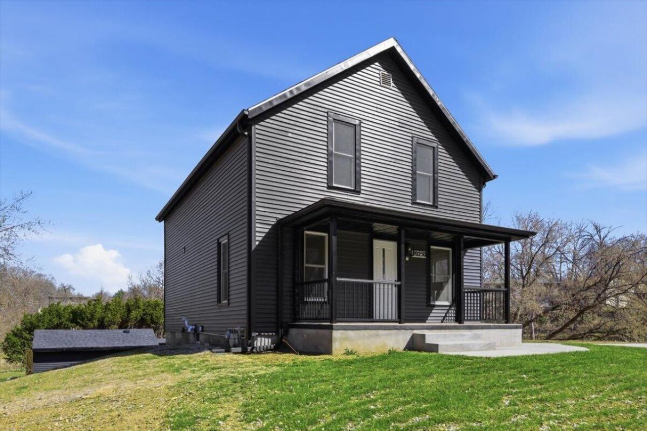 20250 Steven Lane, Council Bluffs, IA 51503 Main Photo