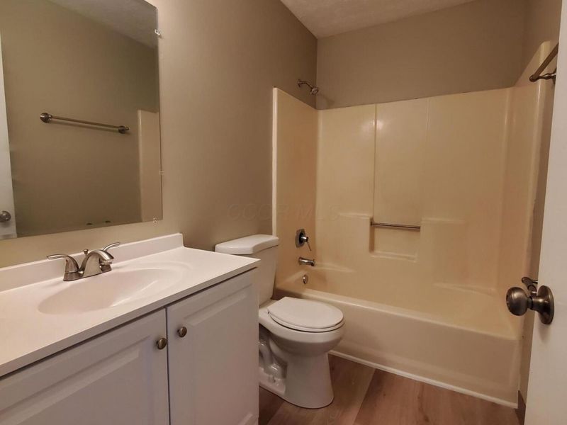 2047 Bridlewood Boulevard, Unit 2049, Columbus, OH 43207 Photo 14