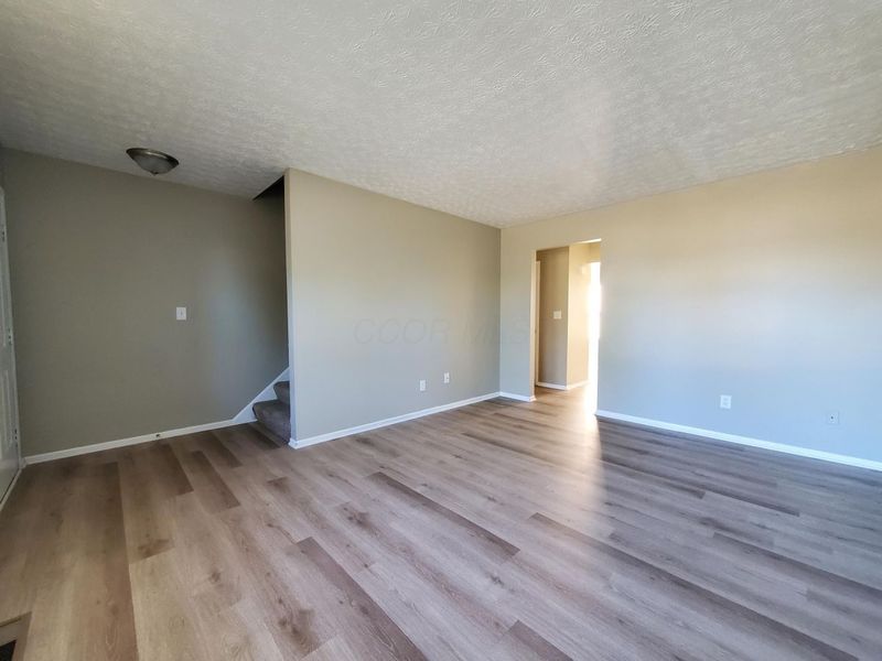 2047 Bridlewood Boulevard, Unit 2049, Columbus, OH 43207 Photo 3