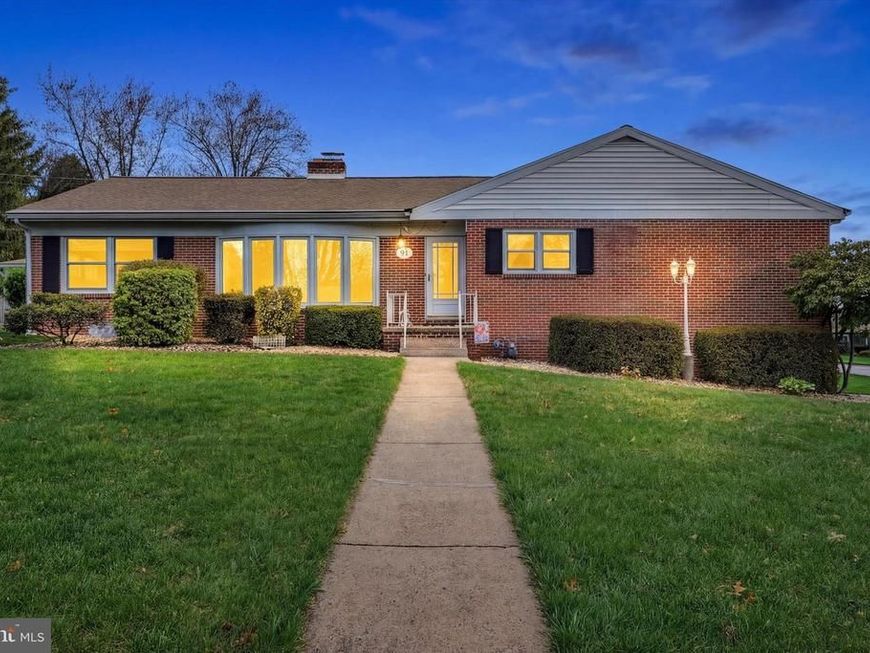 91 Lynbrook Drive S, York, PA 17402 Main Photo