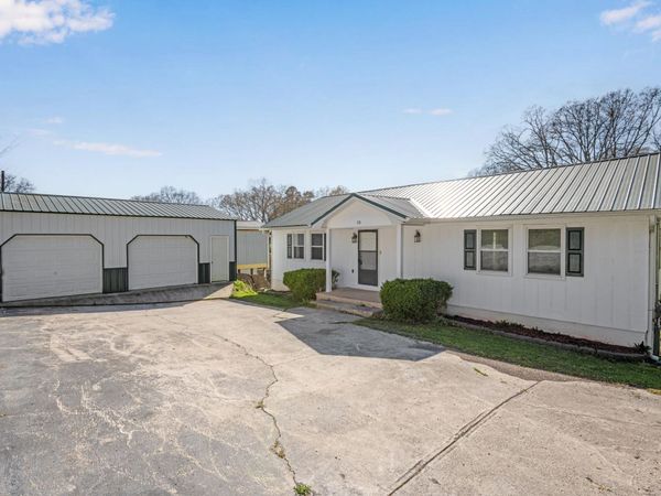 13 Travis Road, Rossville, GA 30741