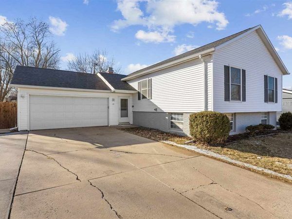 20 NW Clive, Cedar Rapids, IA 52405
