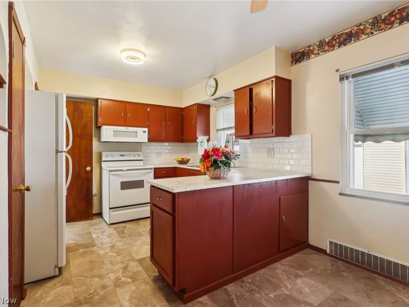 4252 Ridgeview Road, Cleveland, OH 44144 Photo 10