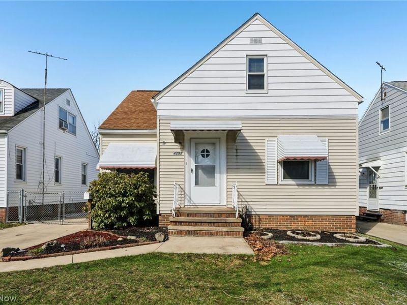 4252 Ridgeview Road, Cleveland, OH 44144 Photo 2