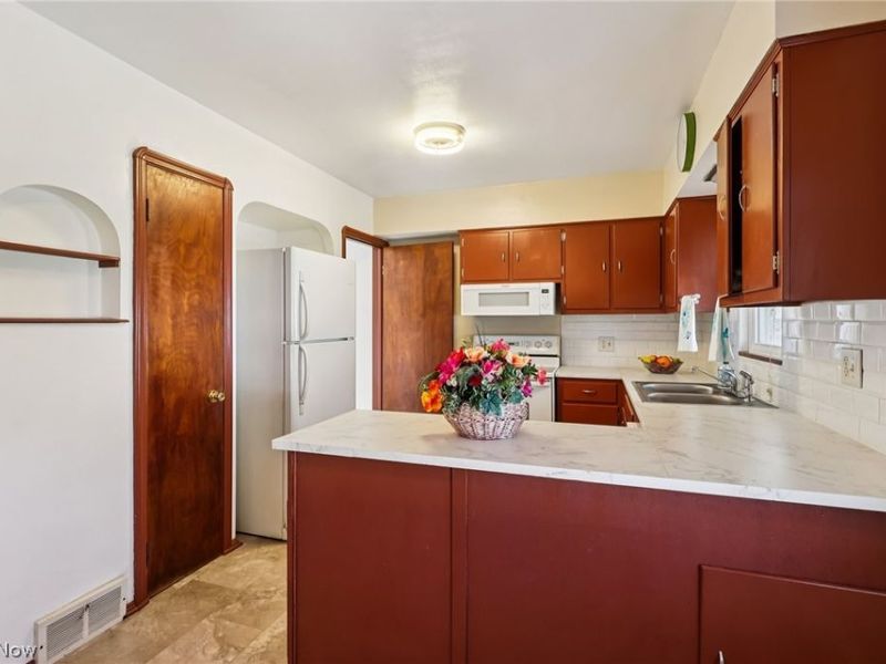 4252 Ridgeview Road, Cleveland, OH 44144 Photo 7