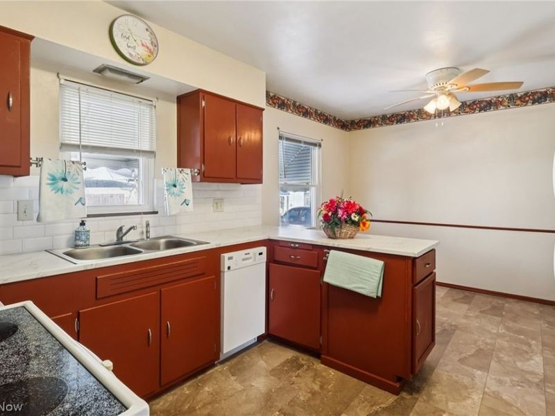 4252 Ridgeview Road, Cleveland, OH 44144 Photo 8