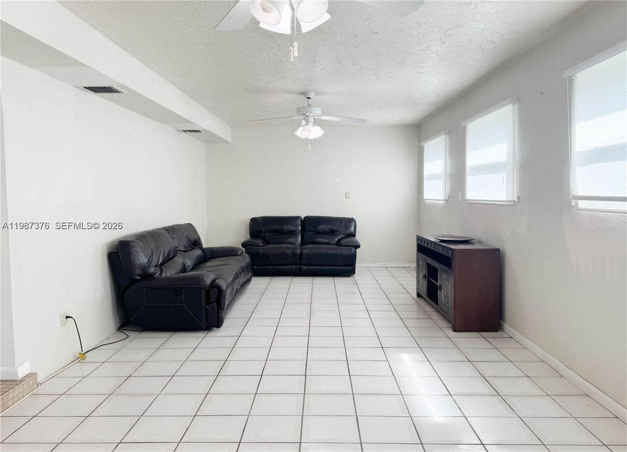 1911 N 44th Ave, Hollywood, FL 33021 Photo