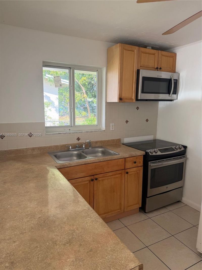 608 NW 3rd Ave , Unit 1-2, Hallandale Beach, FL 33009 Photo