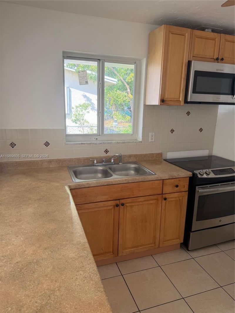 608 NW 3rd Ave , Unit 1-2, Hallandale Beach, FL 33009 Photo