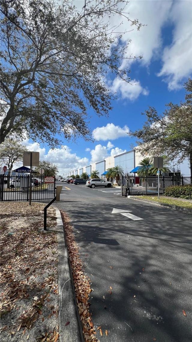 4960 NW 165th St , Unit B18, Miami Gardens, FL 33014 Photo