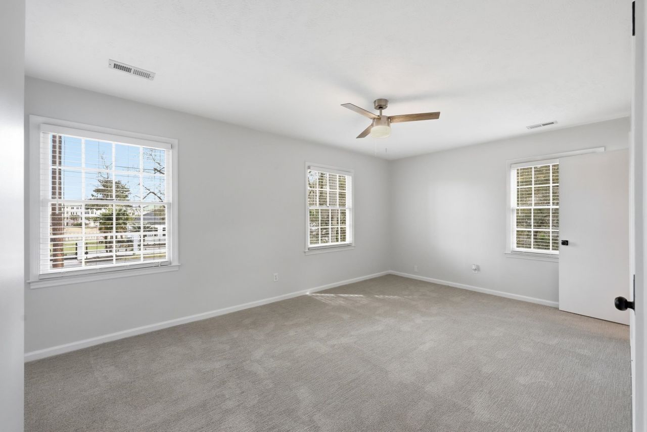 1015 Old Bridge Rd. Photo 10