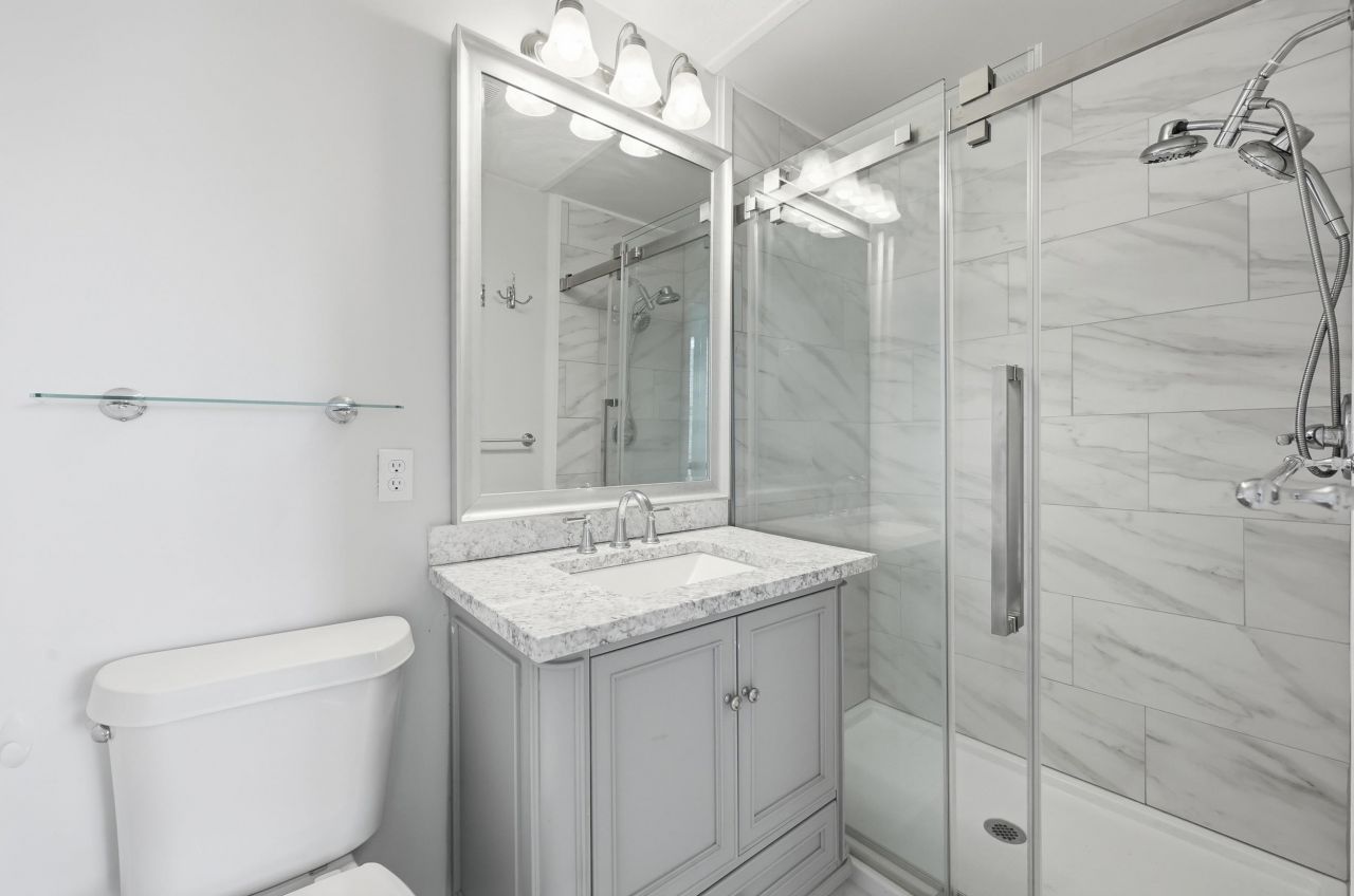 1015 Old Bridge Rd. Photo 12