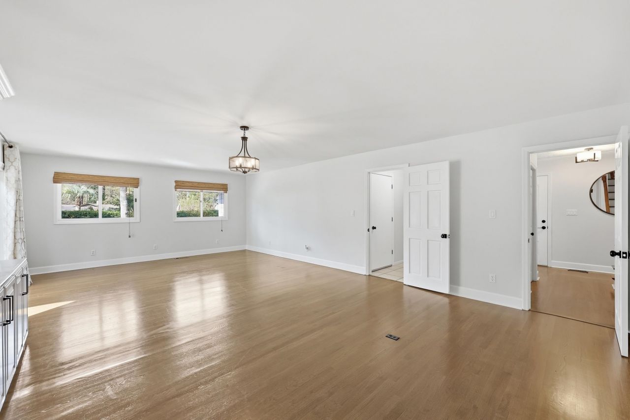 1015 Old Bridge Rd. Photo 26