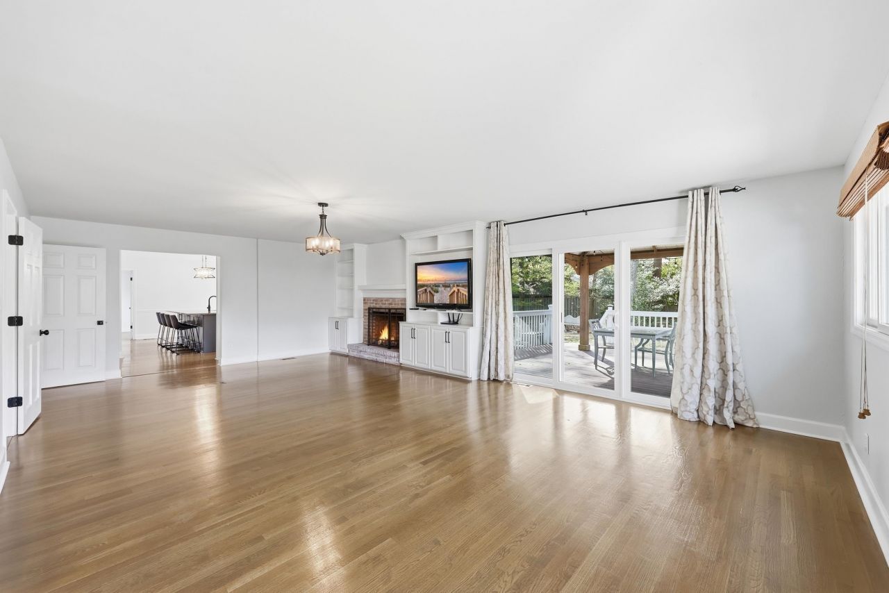 1015 Old Bridge Rd. Photo 27