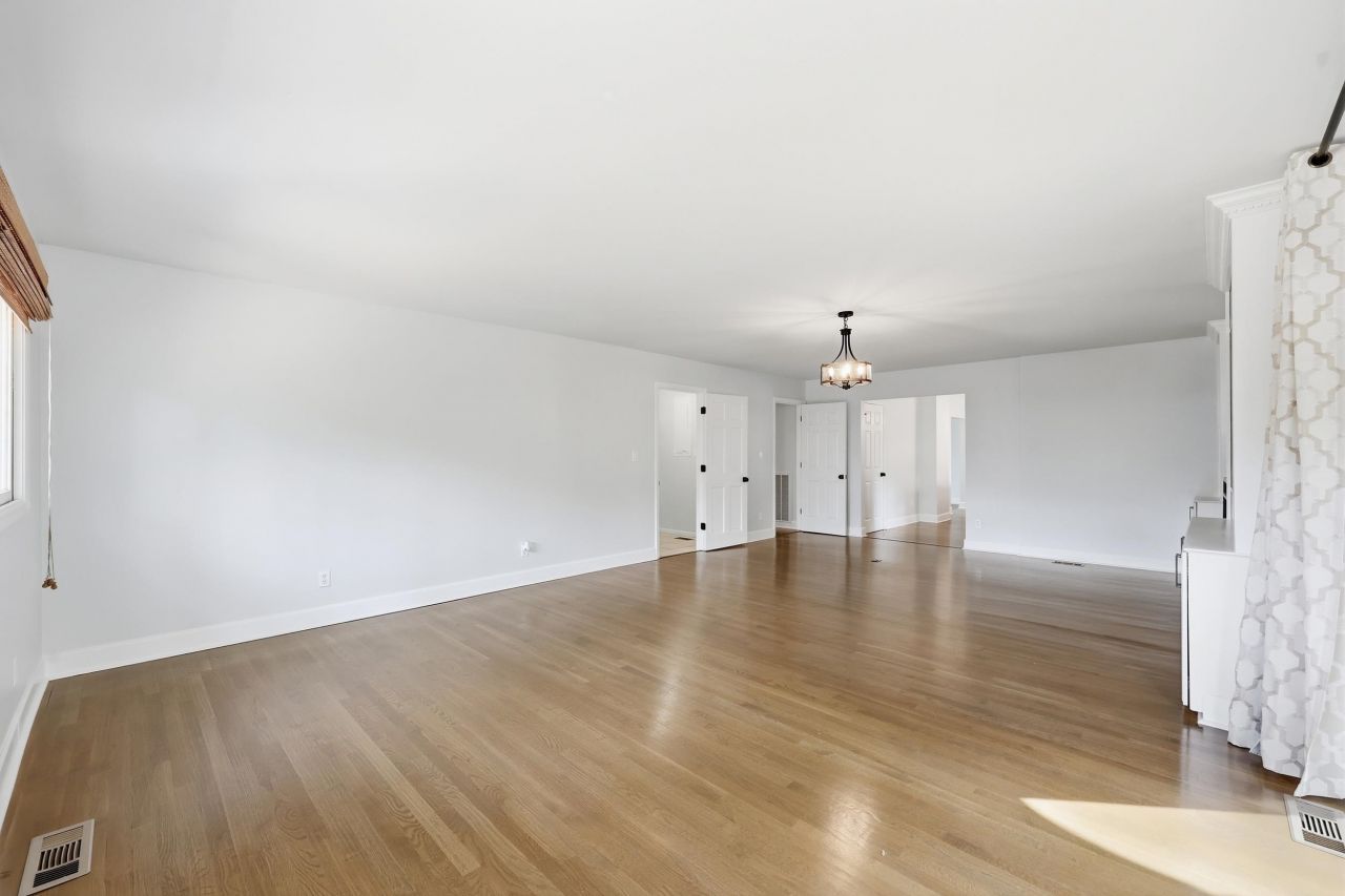 1015 Old Bridge Rd. Photo 28