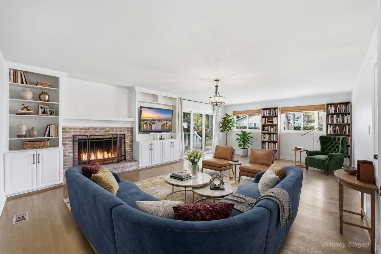 1015 Old Bridge Rd. Photo 5