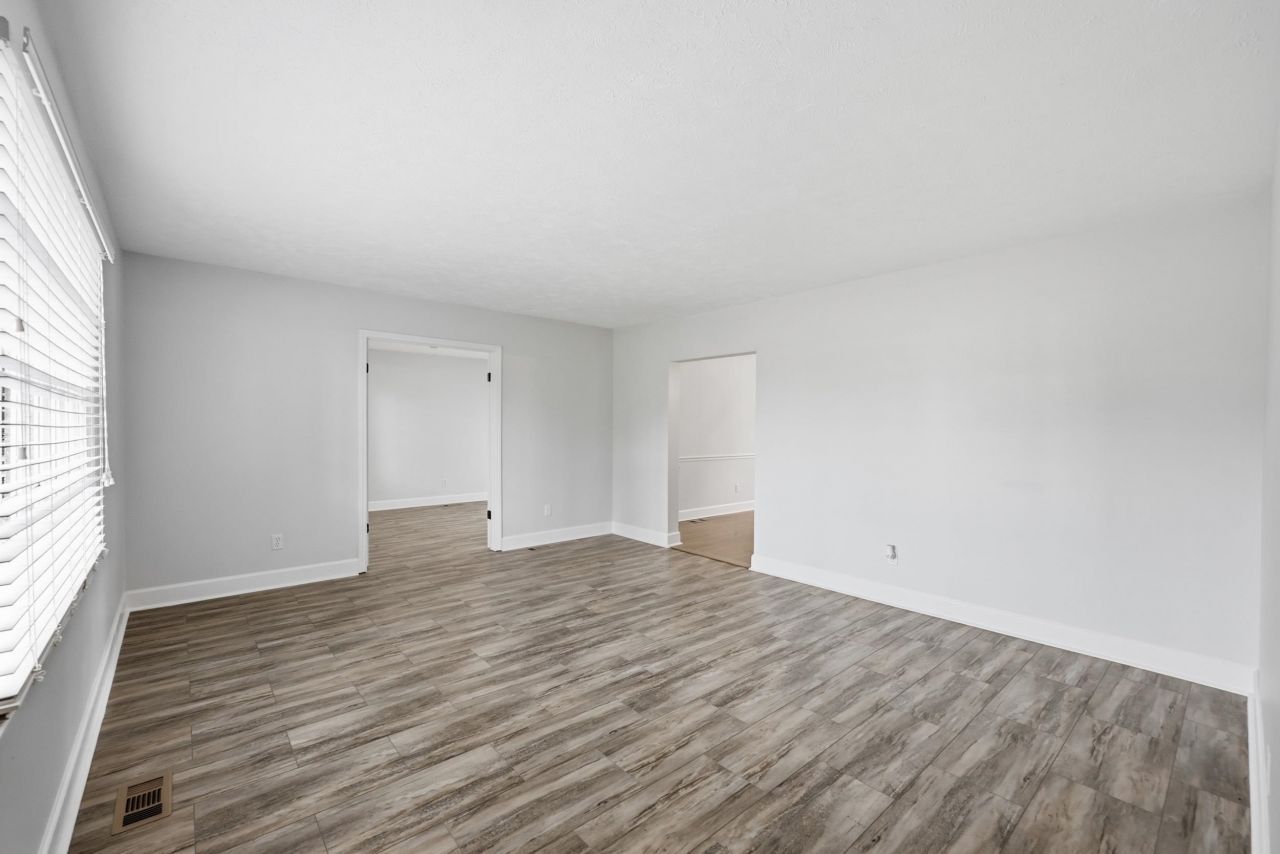 1015 Old Bridge Rd. Photo 6