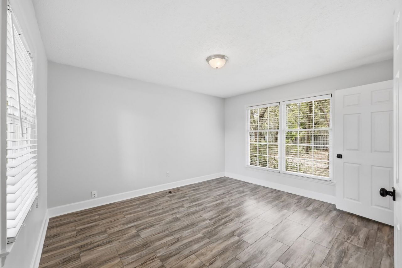 1015 Old Bridge Rd. Photo 8