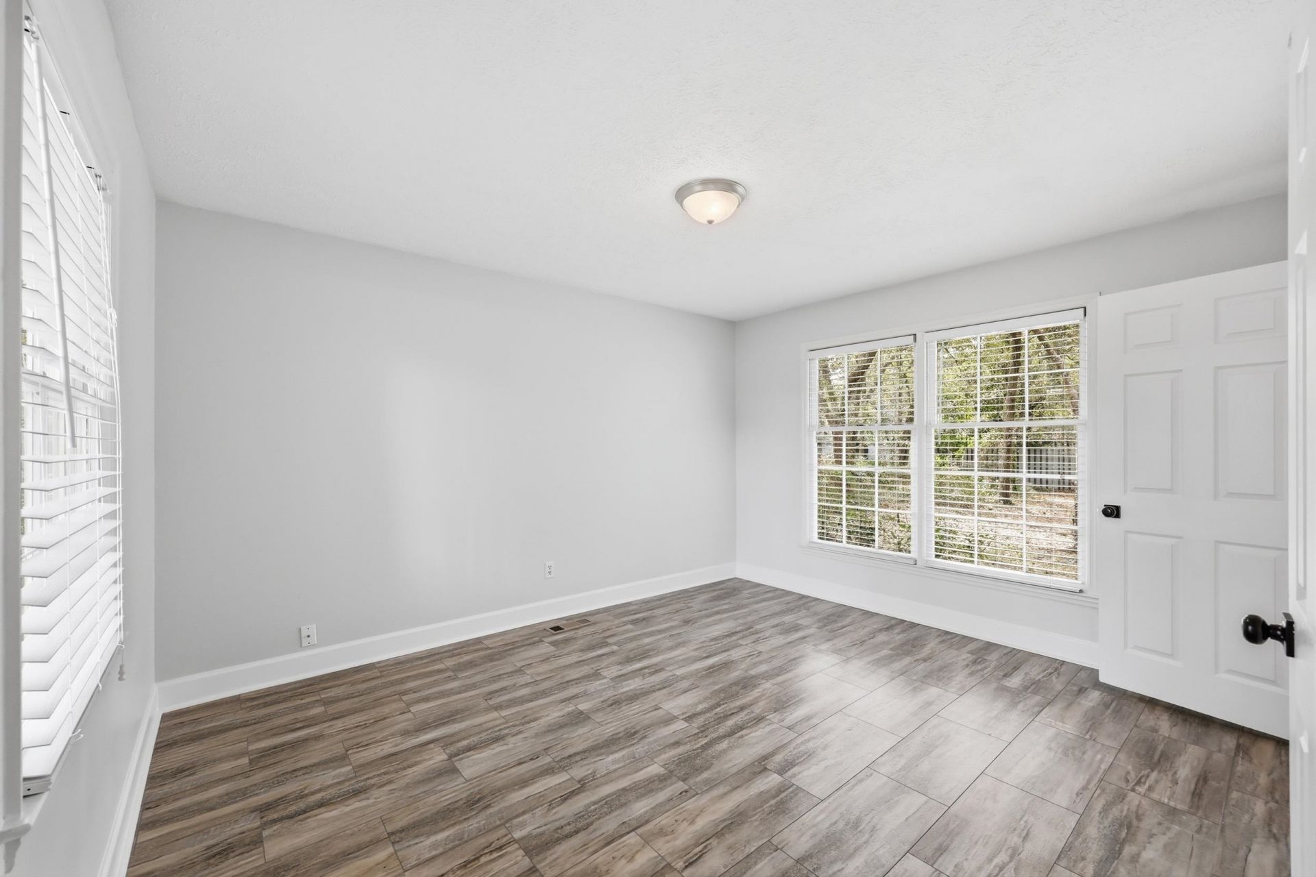 1015 Old Bridge Rd. Photo 8