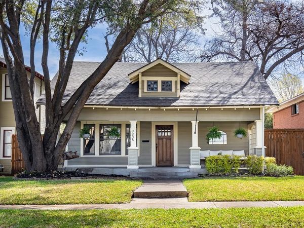 206 S Edgefield Avenue , Dallas, TX 75208