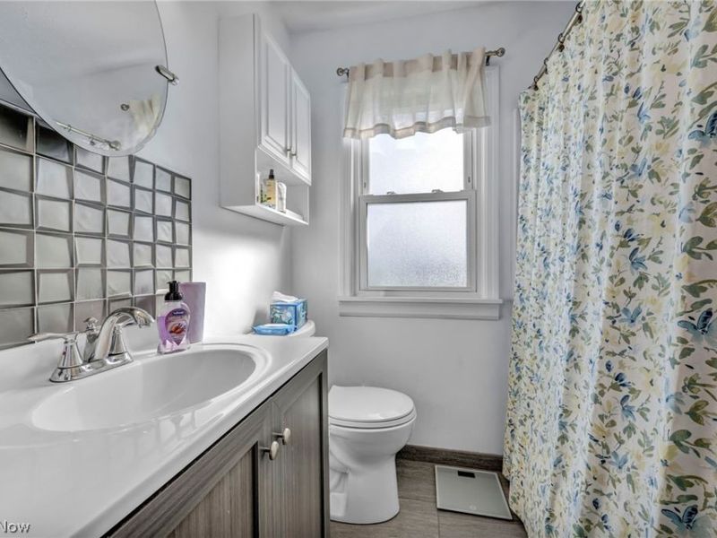 6207 Gilbert Avenue, Parma, OH 44129 Photo 9