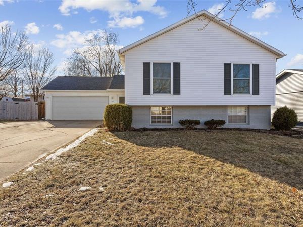 20 Clive Drive NW, Cedar Rapids, IA 52405