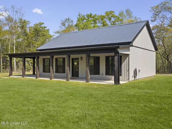 20 Redbird Road, Poplarville, MS 39470