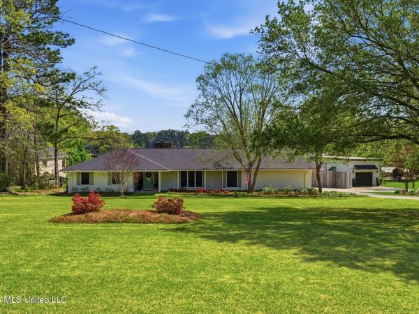 376 W Lake Road, Hattiesburg, MS 39402