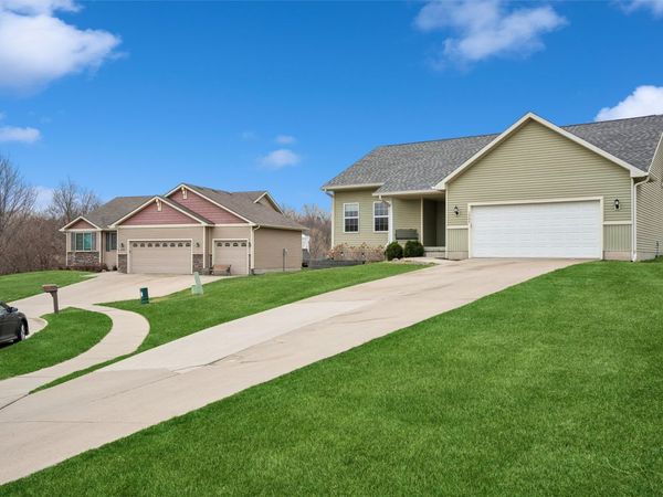 1505 W Henderson Place, Indianola, IA 50125
