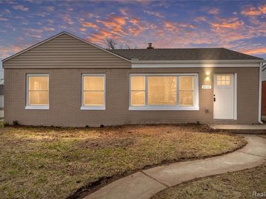 26707 Alger Boulevard, Madison Heights, MI 48071